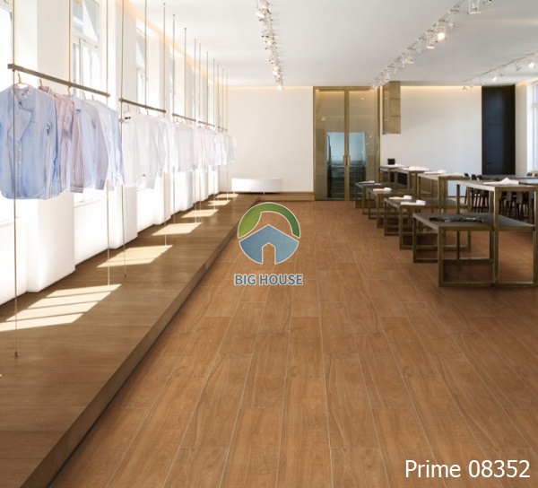Gạch vân gỗ khổ lớn 20x120 cm Prime được sử dụng để lát nền cho shop hàng hiệu
