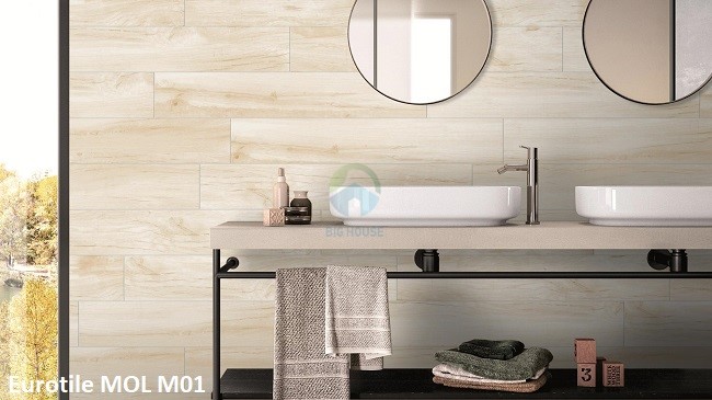 Mẫu gạch ốp tường vân gỗ Eurotile 15x90 mang vẻ đẹp trong trẻo, đơn giản nhưng không kém phần tinh tế cho nhà tắm