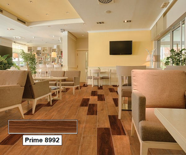 Thay vì sử dụng một loại gạch giả gỗ lát nền, bạn có thể tạo điểm nhấn cho sàn nhà bằng cách sử dụng mẫu gạch Prime 8992 màu nâu trầm 