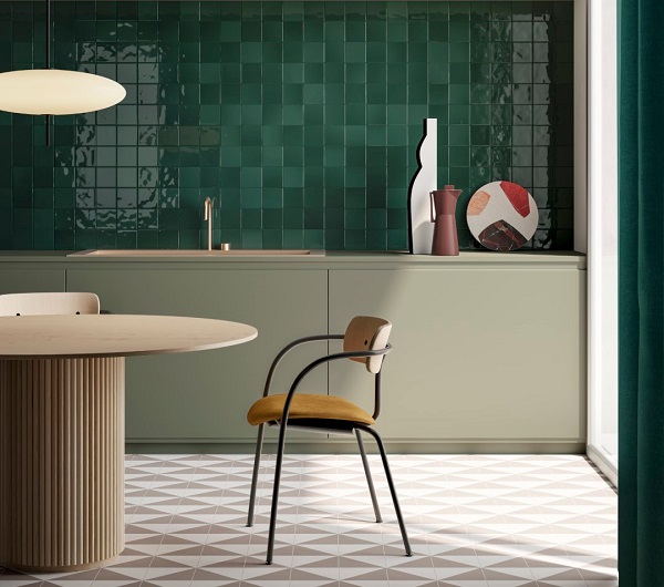 Tông xanh ngọc đậm của mẫu gạch mosaic này tôn lên nét đẹp hiện đại cho căn bếp