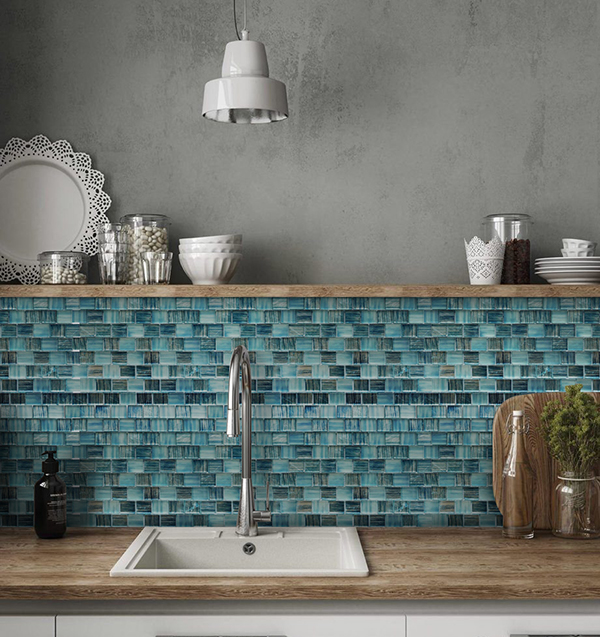 Gạch mosaic thủy tinh màu xanh ngọc lam RCS109 mang đến vẻ đẹp cổ điển cho căn bếp