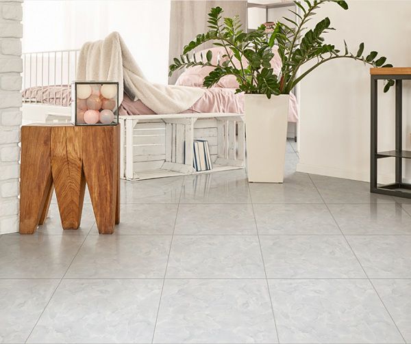 Chọn gạch ceramic 2055 50x50 cho phòng ngủ vẫn đảm bảo khả năng chịu lực.